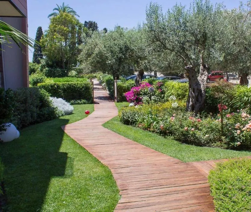 Taormina Suite Mon Repos 0*,